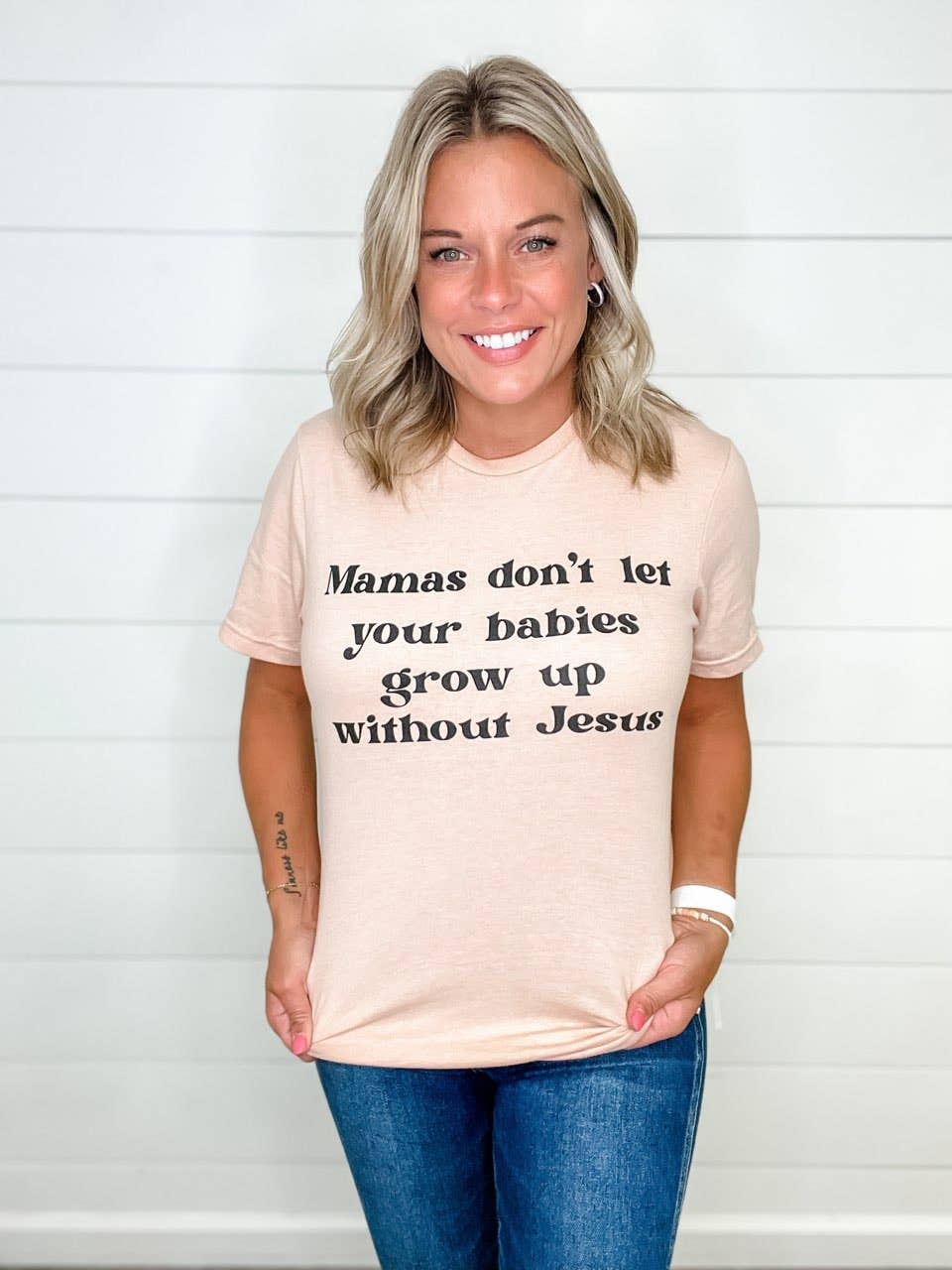 BABIES GROW UP FAITH MOM GRAPHIC TEE: L