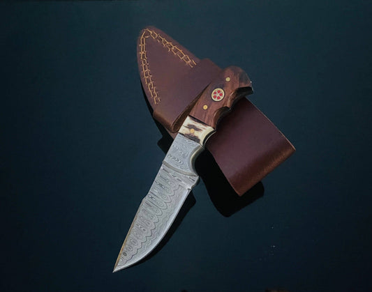 DAMASCUS STEEL FIXED BLADE KNIFE WITH WALNUT & STAG HORN HAN